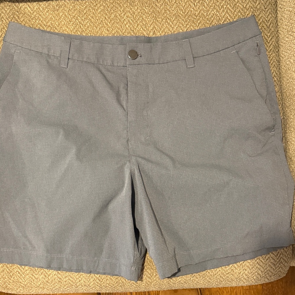 Lululemon Athletica Light Gray Men’s Golf Shorts.